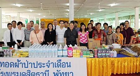 As part of the resort’s corporate social responsibility initiatives, Chatchawal Supachayanont (centre), general manager of Dusit Thani Pattaya led his hotel management and staff to perform their monthly merit-making activities by donating a large quantity of amenities and foodstuffs to the Jittapawan Temple and Buddhist College to mark Makha Bucha Day on February18.