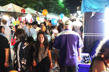 Hundreds of thousands of music fans and shoppers jammed the Beach Road over the weekend.