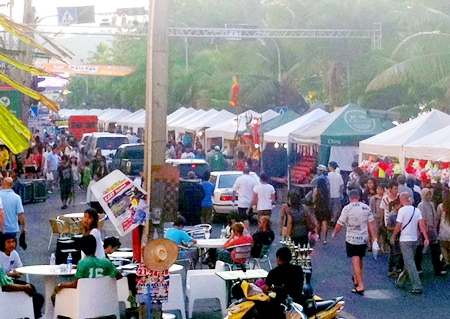 Despite road signs and numerous police officers on duty, traffic still persisted in travelling down Beach Road during the festival.