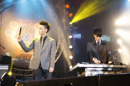 Golf-Mike once more won the hearts of their teenage fan-club.