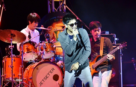 Jetset’er entertained the crowds with some cool grooves.