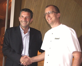 Cees Cuijper (Town at Country Property) thanks Harald Feurstein (GM Hilton Pattaya) for a most outstanding evening.