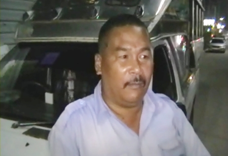 Pattaya baht bus driver Sam-ang Nongyai relates his account of the alleged shooting incident to Pattaya police.