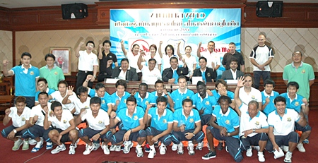 Team officials, club sponsors, players and trainers pose for a group photo at the press conference. 