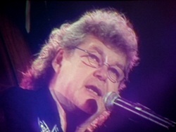 Renowned guitarist Hucky Eichelmann provided a great start to the show. 