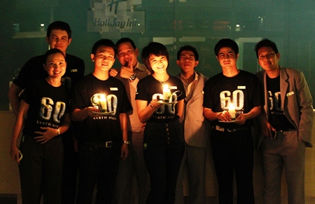 Holiday Inn Pattaya participated in the energy saving Earth Hour 2011 on March 26. Earth Hour started in 2007 in Sydney, Australia when 2.2 million individuals and more than 2,000 businesses turned their lights off for one hour to take a stand against climate change. Earth Hour has done a lot to raise awareness of sustainability issues. It’s all about giving people a voice and working together to create a better future for our planet. Holiday Inn Pattaya has proven that turning off the lights for just 1 hour they saved up to 18 times the amount of energy that the hotel regularly uses during the same hour on other days. Lights were turned off in the restaurants and the lobby area.