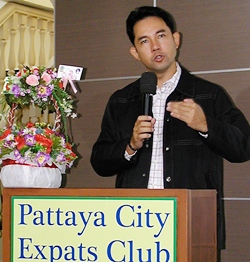 Pattaya City Expats was fortunate that Mayor Itthiphol Kunplome was able to take some time from his busy schedule to congratulate the club.
