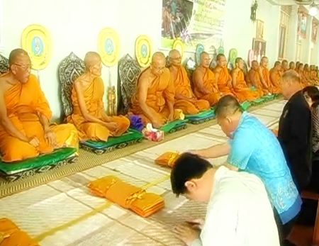 The birthday ceremony for the abbot of Sawang Fa Temple took place on Thursday, March 31, with many local politicians and community leaders in attendance.