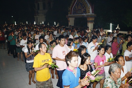 Thousands turn up for the Wien Thien at Wat Thamsamakkee in South Pattaya.