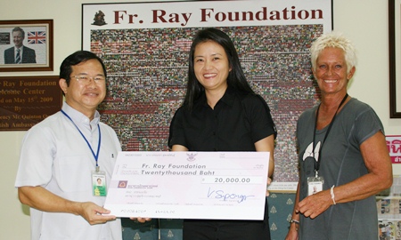 Vanvara Supongpun, owner of Vanvaras Deutschschule, Pattaya’s best German language school recently visited the Father Ray Foundation to make a donation to the value of 20,000 baht. Accepting the donation on behalf of the 850 children and students with disabilities, Father Michael Picharn Jaiseri, Vice President of the Foundation. 