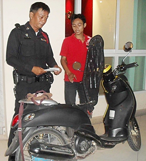 Sadayu tries to convince the police that he didn’t steal the bike, his friend did. 
