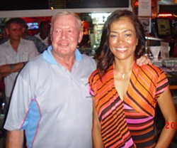 Ladies winner Rotjana Neal with the Golf Chairman.