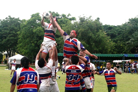 Bangkok Bangers take on AT Truck at the line-out.