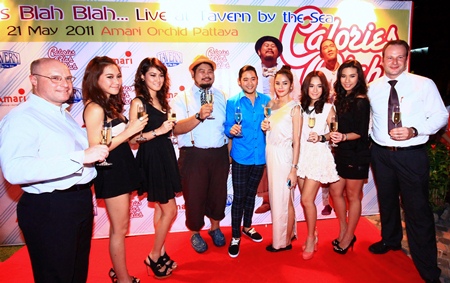 Calories Blah Blah are seen pictured with Bangkok celebrities Aum Luckana and Kree Passaweepich who were also in attendance, and were all warmly greeted by David Cumming, General Manager (left) and Max Sieracki, Resident Manager (right) of Amari Orchid Pattaya.