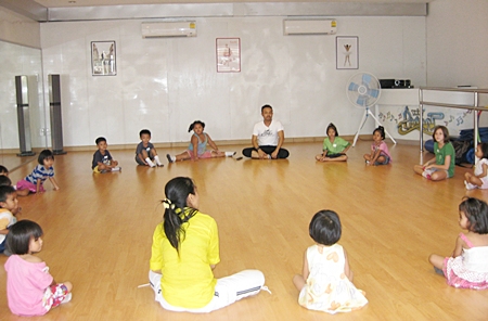 Praw Dance School is giving free dance lessons to underprivileged children.