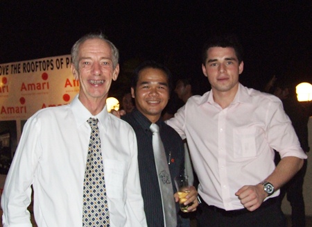 Hotel Manager Sascha Kunze (right) together with two of the party guests.