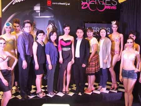 Rattanachai Suthidechanai, President of the Commission for Pattaya Tourism and Sports Council (6th right), and Kasin Owatsuwan, branch manager of Central Festival Pattaya Beach (4th left), join models and celebs on stage to promote the new fashion line. 