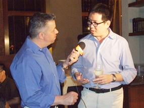 Joe Thawilvejjakul, right, from Pacific Cigar Company tells Pattaya Mail TV’s Paul Strachan all about the fascinating world of cigars. 