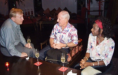 Bruce Hoppe greets Richard and Janet Smith during cocktails.