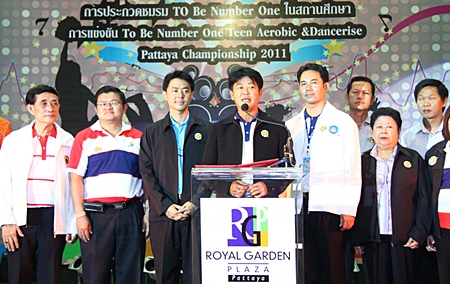 Chonburi Gov. Wichit Chatpaisit gives the opening speech.