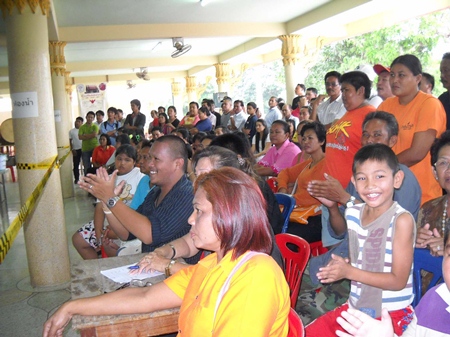 Srinual’s supporters (foreground) cheer early, but it was Sompong’s supporters (background) who managed the last cheer when Sompong was re-elected mayor of Najomtien.