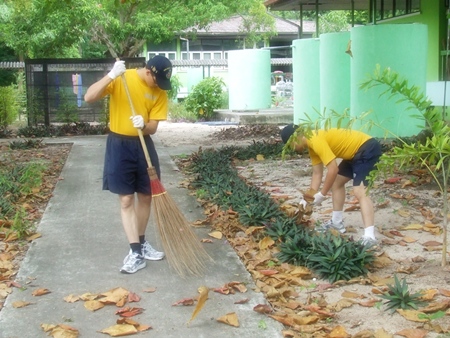Sailors from the USS John McCain joined the cleaning activity at the Banglamung Home for the Elderly.