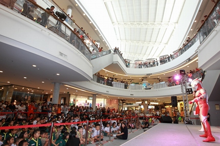 The Ultra warriors greet their fans at Central Plaza, Chonburi. 