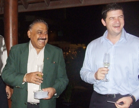 Peter Malhotra (MD Pattaya Mail) and Craig Ryan (GM Holiday Inn Pattaya) seem to be amused by the on-goings. 