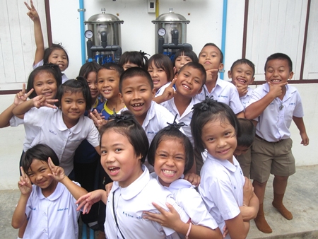 School children at Nikom School in Rayong Province say thank you for their new drinking water systems.