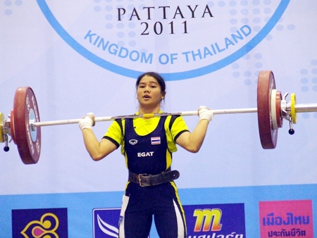 Thailand’s Naruephon Saenchek on her way to setting a new youth world record in the clean & jerk discipline.