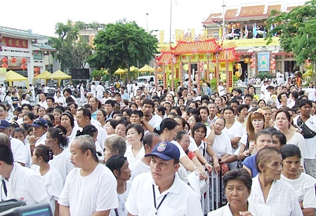 Lan Pho market in Naklua is abuzz with activity during the annual Vegetarian Festival. (Photo by Phasakorn Channgam)