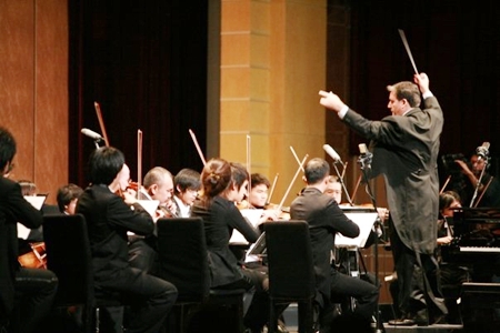 Leo conducts the Galyani Vadhana Institute Orchestra.