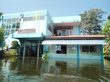 The Rangsit Babies Home became so flooded, 250 children between the ages of 0-6 had to be evacuated to Banglamung.