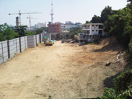 Clearing work continues apace on the site of the Waterfront development in readiness for the piling to commence. 