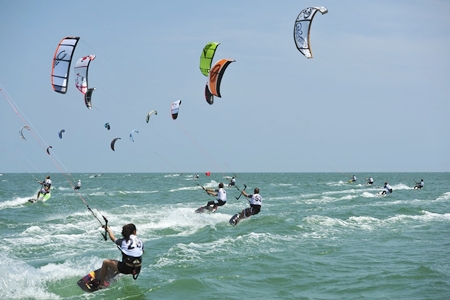 The exciting sport of kiteboarding will make its debut appearance at this year’s Phuket King’s Cup Regatta. (Photo/Duncan Worthington)