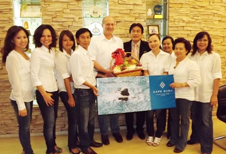 Philippe Delaloye, GM of the soon to be opened 5 star Cape Dara Pattaya Resort together with his team paid a courtesy call on Deputy Mayor Ronakit Ekasingh to inform him of the new project and to bring him good wishes for the New Year. The top class hotel located on Cherngpha Beach, a.k.a. Dara Beach, off Soi 20 on the Pattaya-Naklua Road is scheduled to have a slingshot opening in June 2012. Curious? Visit www.capedarapattaya.com. 