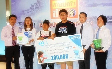 To help Thais affected by floods, Aqua Innotech (Thailand) Co., Ltd., sole distributor of Brita water filters from Germany, led by Dr Manu Leenawong (2nd from right), managing director, recently donated water filters worth 200,000 baht to the TV Channel 3 News Family TV program for distribution to communities around Thailand. Sorayut Suthasanajinda (3rd right), ‘Ruang Lao Chao Nee’ TV anchor, received the donation on behalf of News Family TV. Also present at the donation ceremony are (l-r) Suradet Darayen; Aqua Innotech (Thailand) Co., Ltd. general manager; Pitchayatan Chanput and Charoenporn Onlamai; Ruang Lao Chao Nee TV program co-hosts, and Visanu Leenawong, Aqua Innotech (Thailand) Co., Ltd. director.