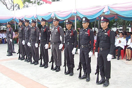 Police prepare to fire a 21 gun salute.