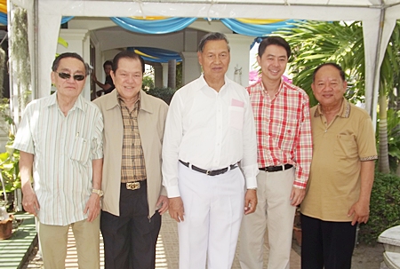 General Kanit Permsub welcomes Santsak Ngampiches (2nd left) and his son Poramet Ngampiches (2nd right), both members of parliament representing Chonburi province.