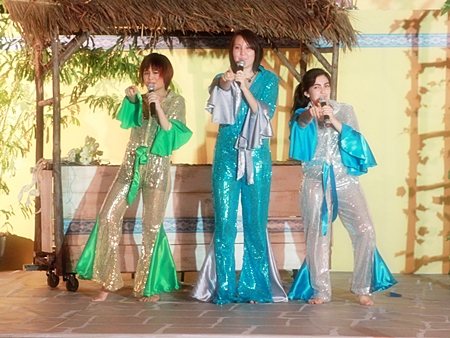 Garden’s singing stars belt out ‘Waterloo’.