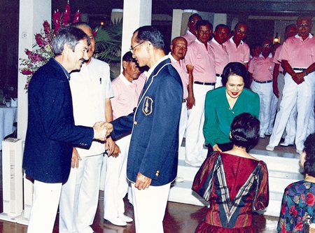 Peter Cummins meets Their Majesties at Klai Kangwol Palace, June 1985