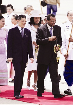 Swaziland’s King Mswati III walks along with HRH Crown Prince Maha Vajralongkorn as he arrives at a military airport in Bangkok, Sunday, June 11, 2006.