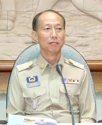Chonburi’s new governor, Khomsan Ekachai begins work in his new position. 