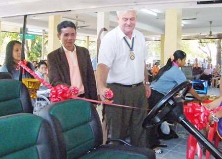 Rotary Club of Phoenix-Pattaya President Hubert Meier cuts the ribbon for the official handover.