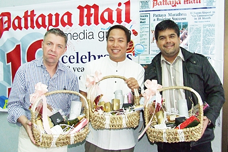 New Year’s wishes kept pouring in during the first week of business this year. Tony receives Patipan Lueanloy from Hotel Vista, Sasivimon Issarakhumthorn from Furama Jomtien Beach Hotel and Sivaporn Sonthisiri from Ravindra Beach Resort, while Paul Strachan joins in to welcome Dhaninrat Klinhom from the Hilton Pattaya.