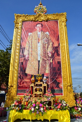 This portrait of His Majesty the King graciously oversees the ceremony.