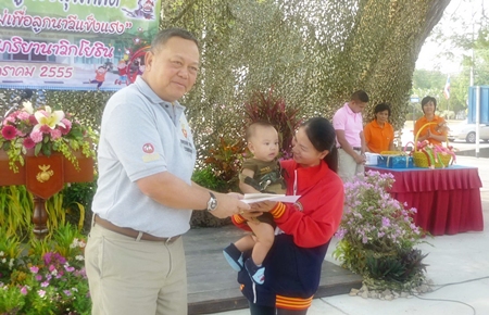 Vice Adm. Phongsak Phureeroj hands out awards at the navy’s annual children’s day celebration in Sattahip.