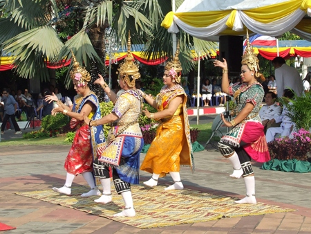 Thai dancers perform for the ceremony.