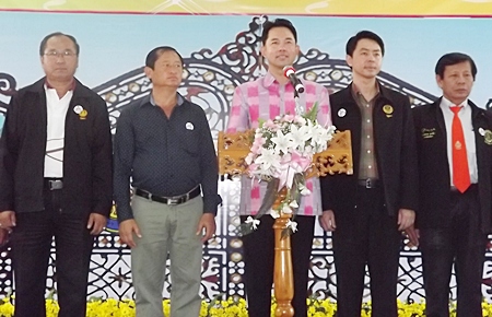 Mayor Itthiphol Kunplome presides over the “Thailand Honors Teachers” event.