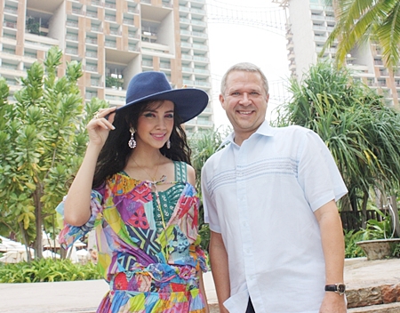 Andre Brulhart, GM of Centara Grand Mirage Beach Resort Pattaya welcomes Sara Legge, supermodel and Channel 3 actress during her visit for a fashion shoot for Preaw Magazine at the resort recently.